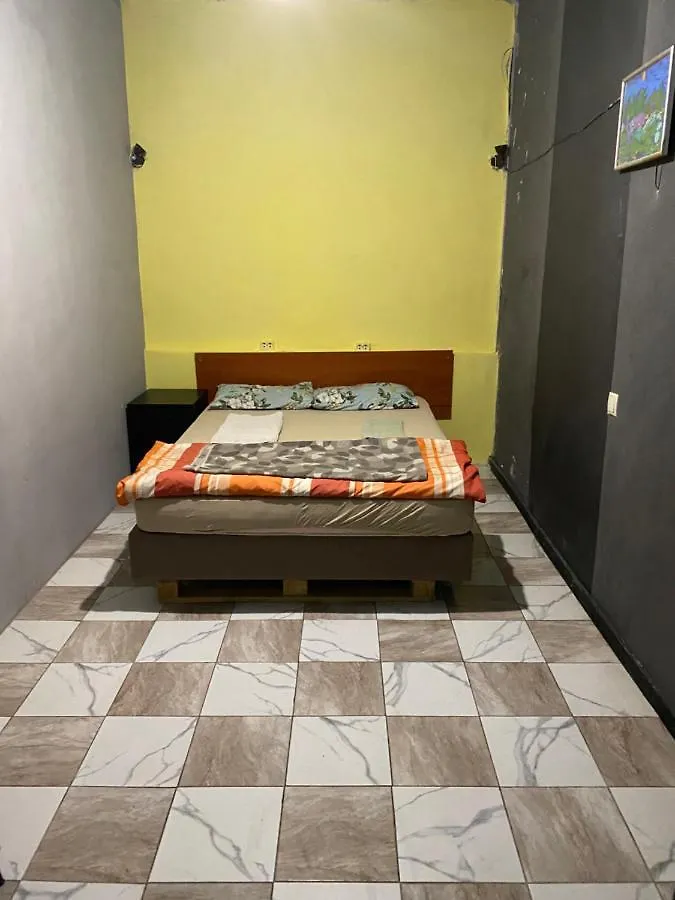 Black Wood Hostel Κίεβο