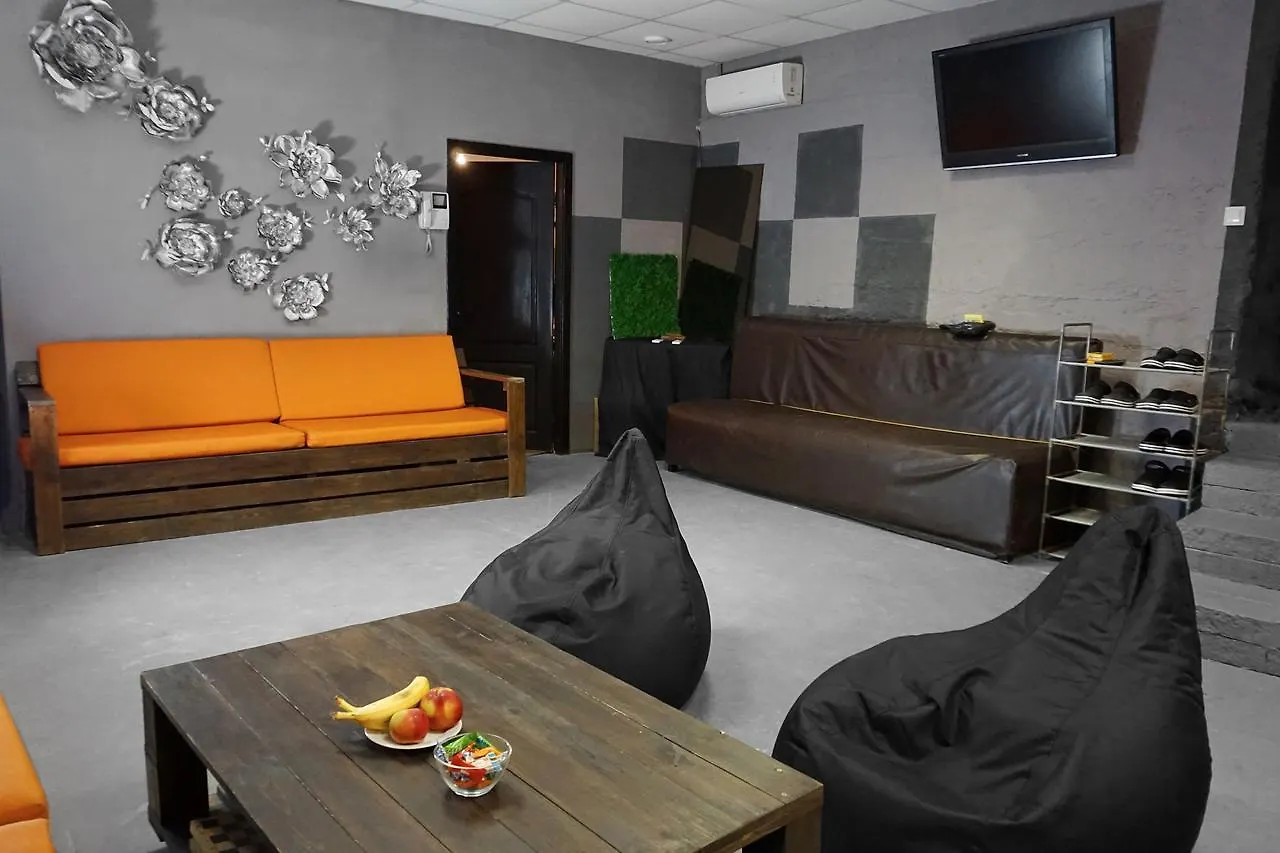 Black Wood Hostel Κίεβο