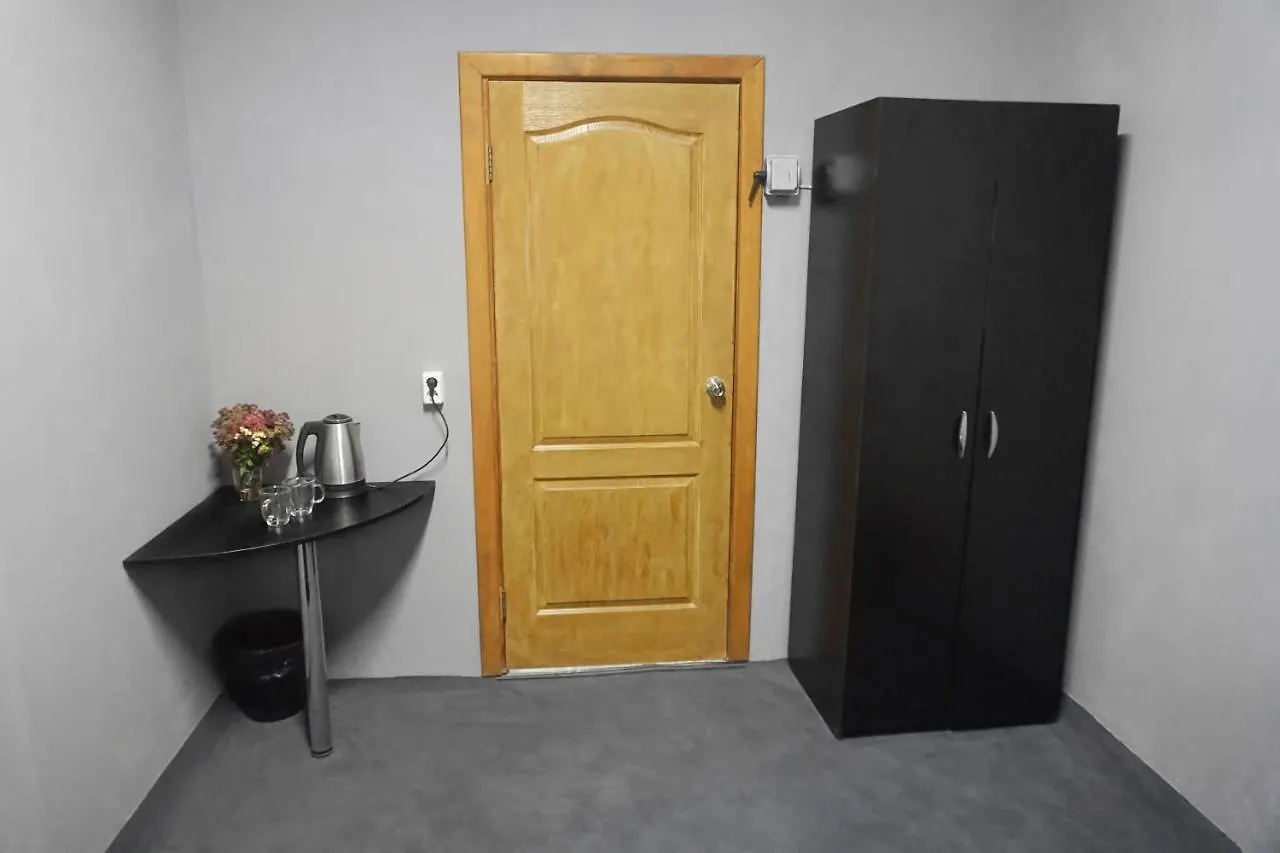 Black Wood Hostel Κίεβο